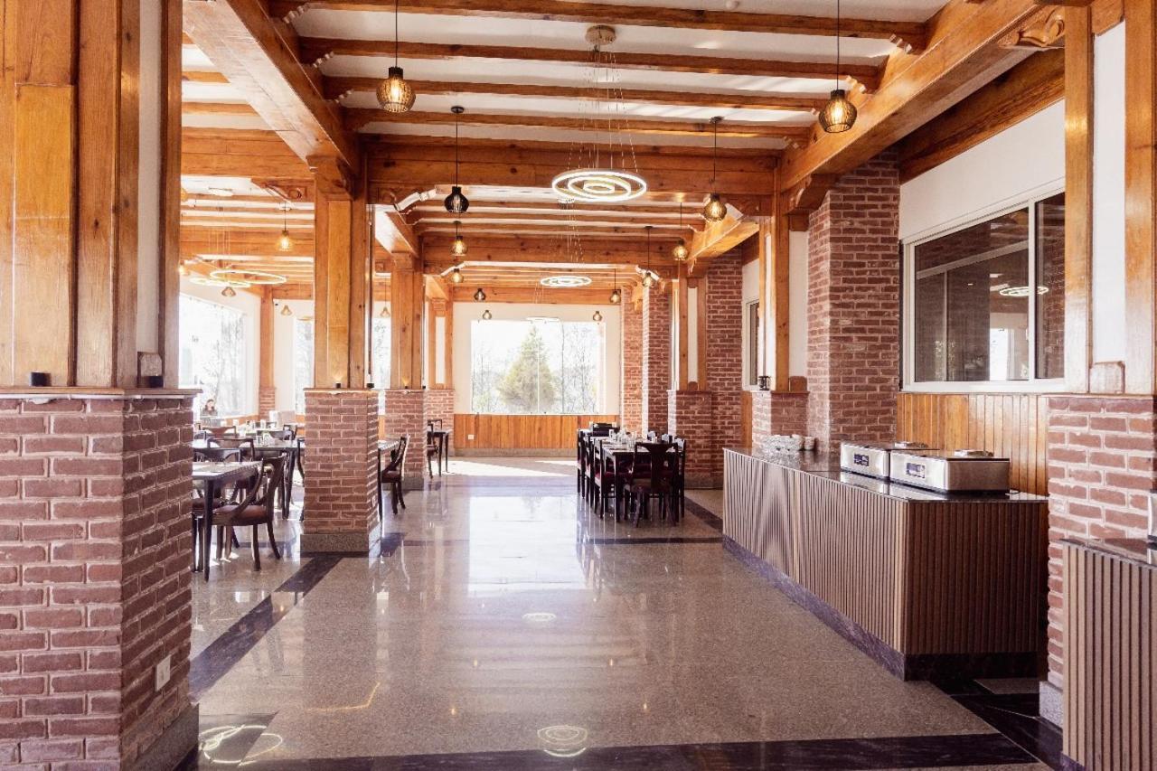Hotel Chautari Pvt Ltd Нагаркот Екстериор снимка
