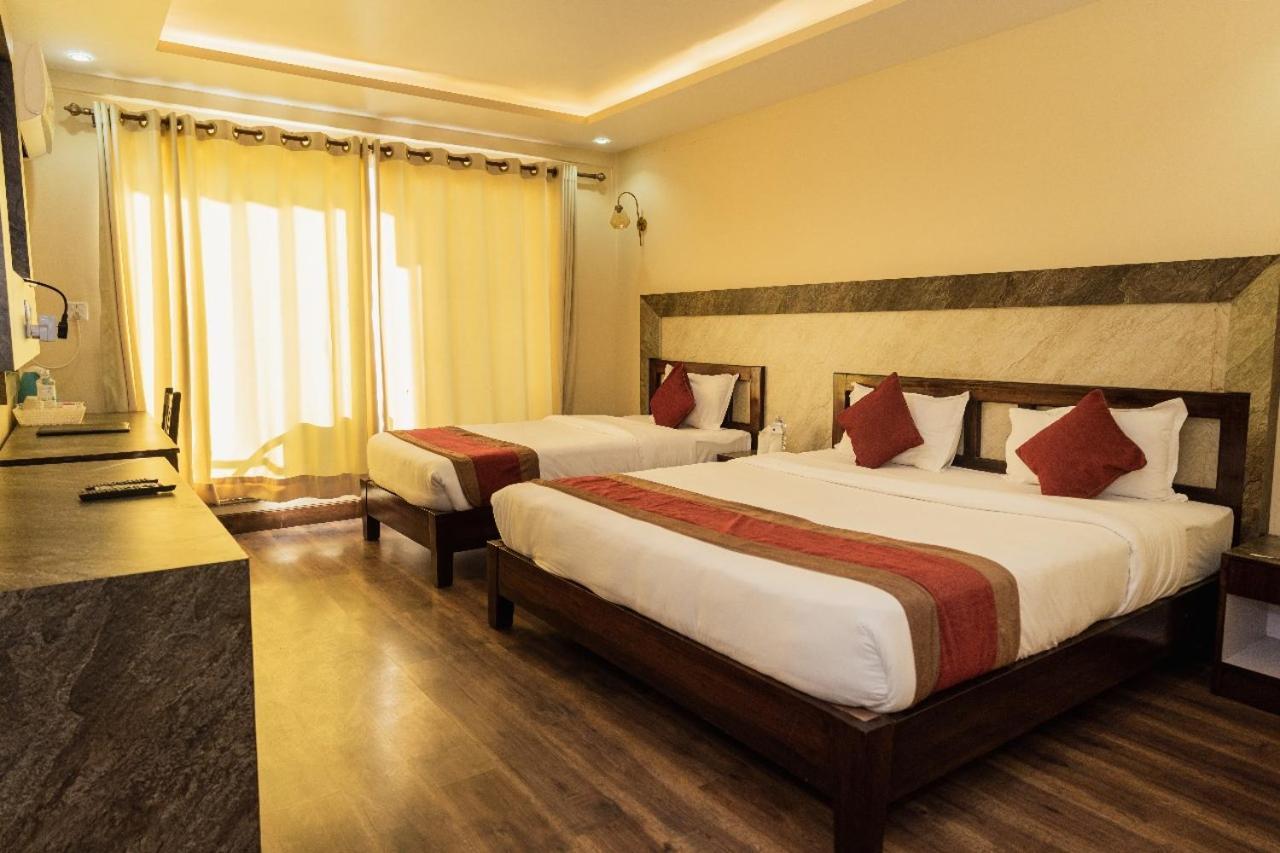 Hotel Chautari Pvt Ltd Нагаркот Екстериор снимка