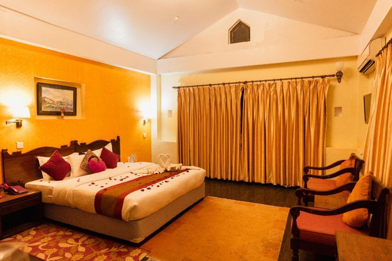 Hotel Chautari Pvt Ltd Нагаркот Екстериор снимка