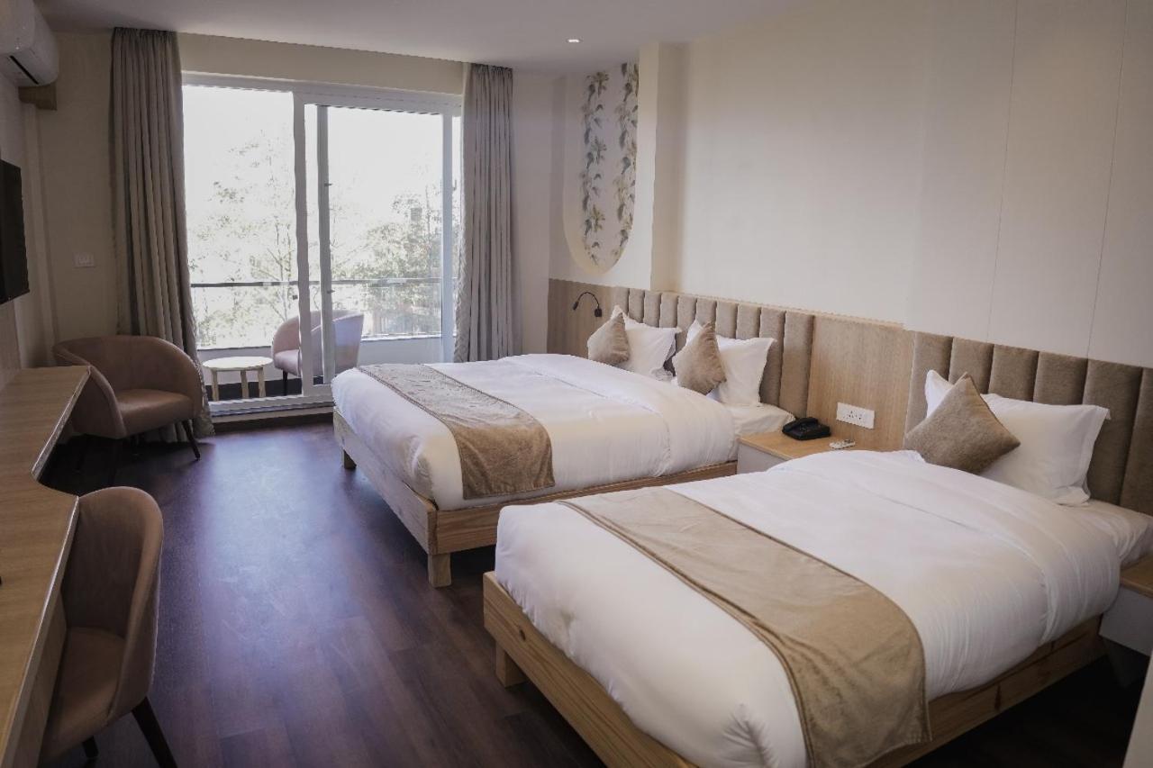 Hotel Chautari Pvt Ltd Нагаркот Екстериор снимка